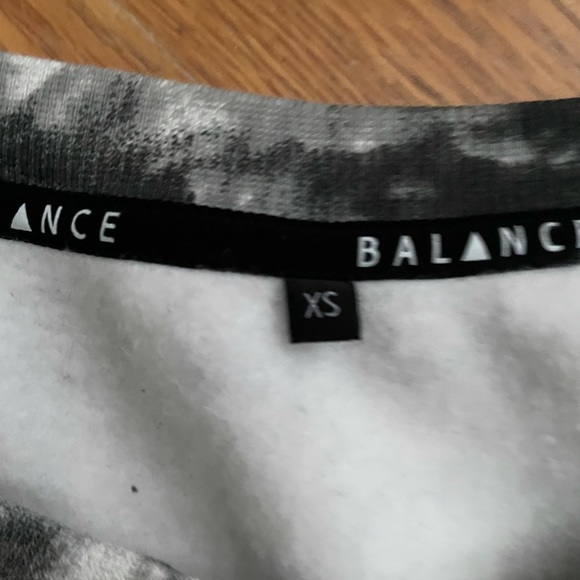 Balance Athletica cropped sweatshirt tiedye black. - Picture 4 of 4